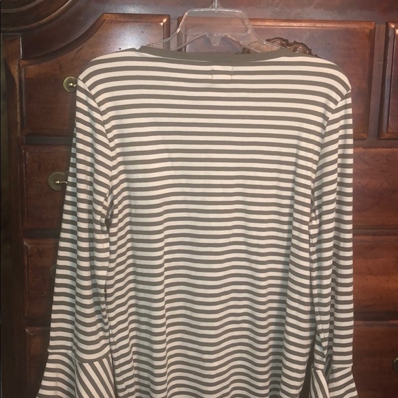 True Craft XLJ green and white ruffle sleeve top - Picture 7 of 8